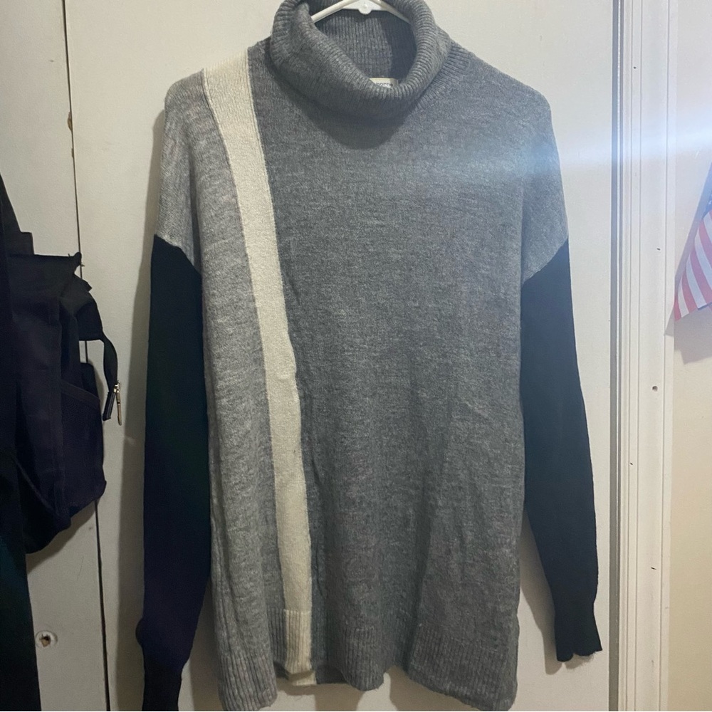 Liz Claiborne Gray and Cream Turtleneck Sweater